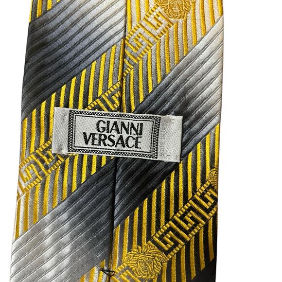 Gianni Versace Stripped Medusa Yellow Gray Silk Twill Tie - Picture 5 of 11